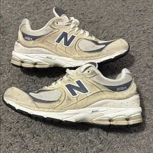 New balance 2002r